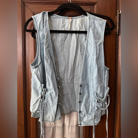 Free People denim vest with tie sides size XL - Picture 2 of 4